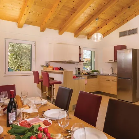 Gorgeous Home In Rezanci With Jacuzzi *