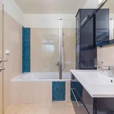 Gorgeous Home In Rezanci With Jacuzzi * Rezanci