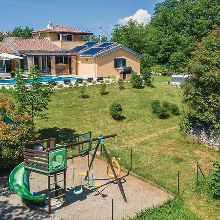 Gorgeous Home In Rezanci With Jacuzzi * Rezanci