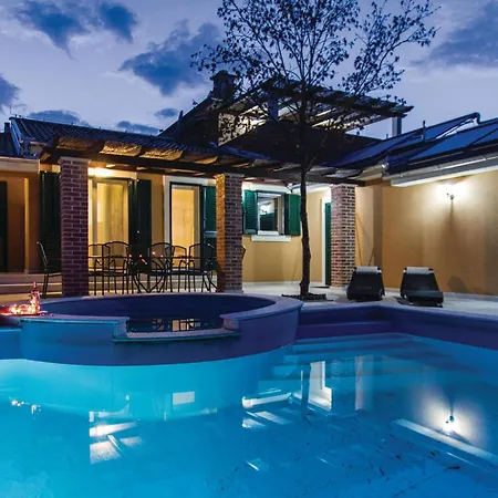 Gorgeous Home In Rezanci With Jacuzzi