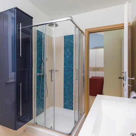 Gorgeous Home In Rezanci With Jacuzzi Holiday home *