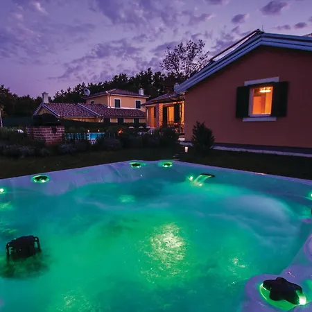 Gorgeous Home In Rezanci With Jacuzzi Rezanci