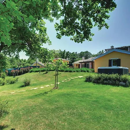 Gorgeous Home In Rezanci With Jacuzzi *
