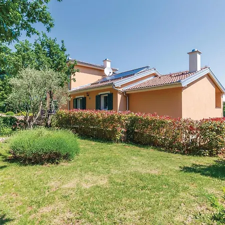 Gorgeous Home In Rezanci With Jacuzzi * Rezanci