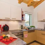 Tatil Evi Gorgeous In With Jacuzzi Režanci
