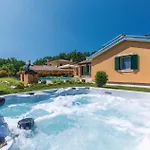 Gorgeous In With Jacuzzi Režanci