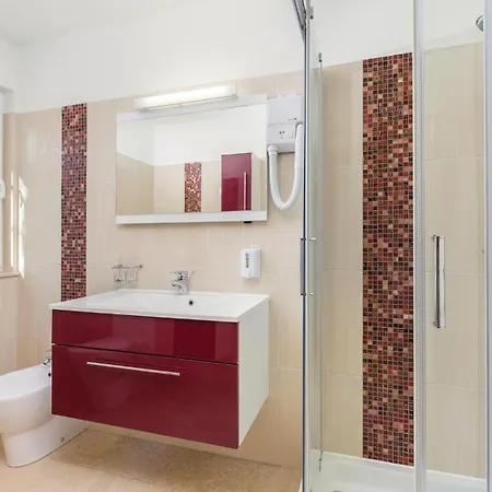 Gorgeous Home In Rezanci With Jacuzzi *