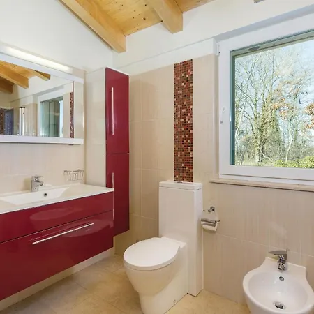 Gorgeous Home In Rezanci With Jacuzzi