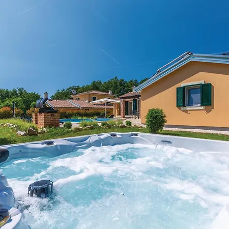 Gorgeous Home In Rezanci With Jacuzzi Rezanci